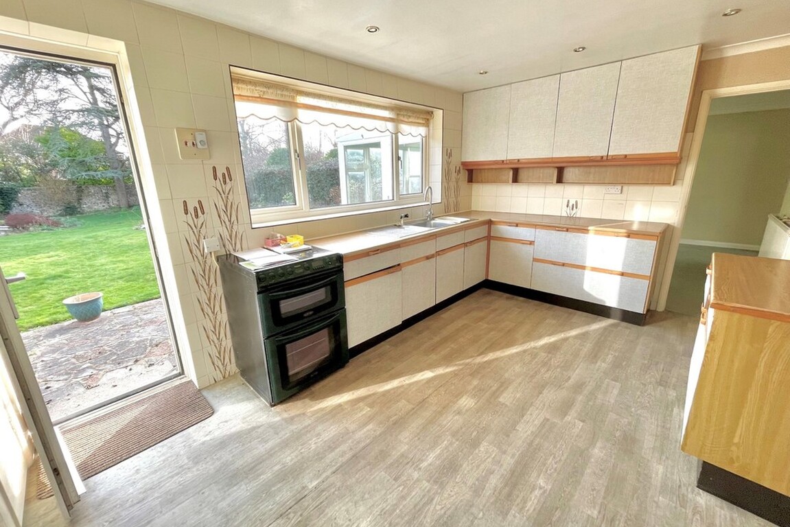 7Preston PaddockWest Sussex 102877004703 Hawke & Metcalfe